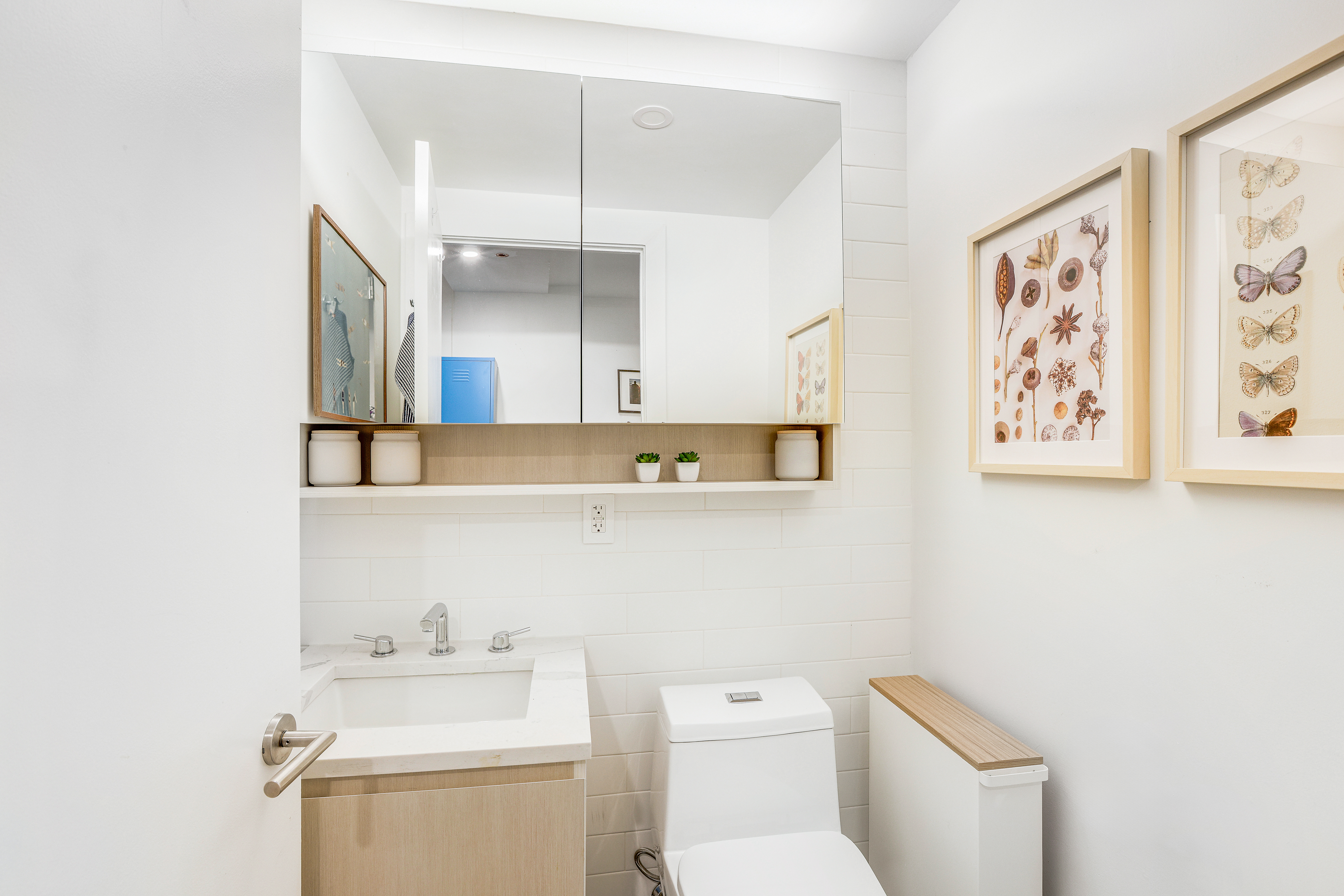 192 Spencer Street, Unit 1E Brooklyn, NY 11205 - Photo 7 of 13 a bathroom with a toilet sink and mirror