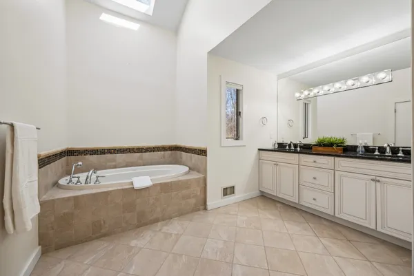 $1,795,000 | 5 Meadow Drive, Warren, NJ 07059