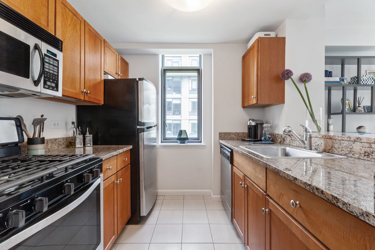 520 West 23rd Street, Unit 6G Manhattan, NY 10011 - Photo 3 of 10