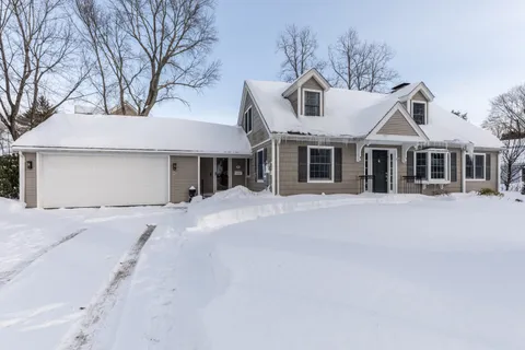 Contact Agent | 31 Woodfield Road, Wellesley, MA 02482