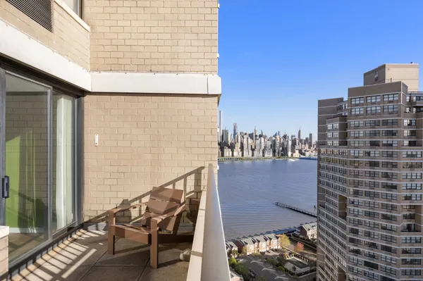 $435,000 | 7004 JFK Boulevard East, Unit 40G, Guttenberg, NJ 07093