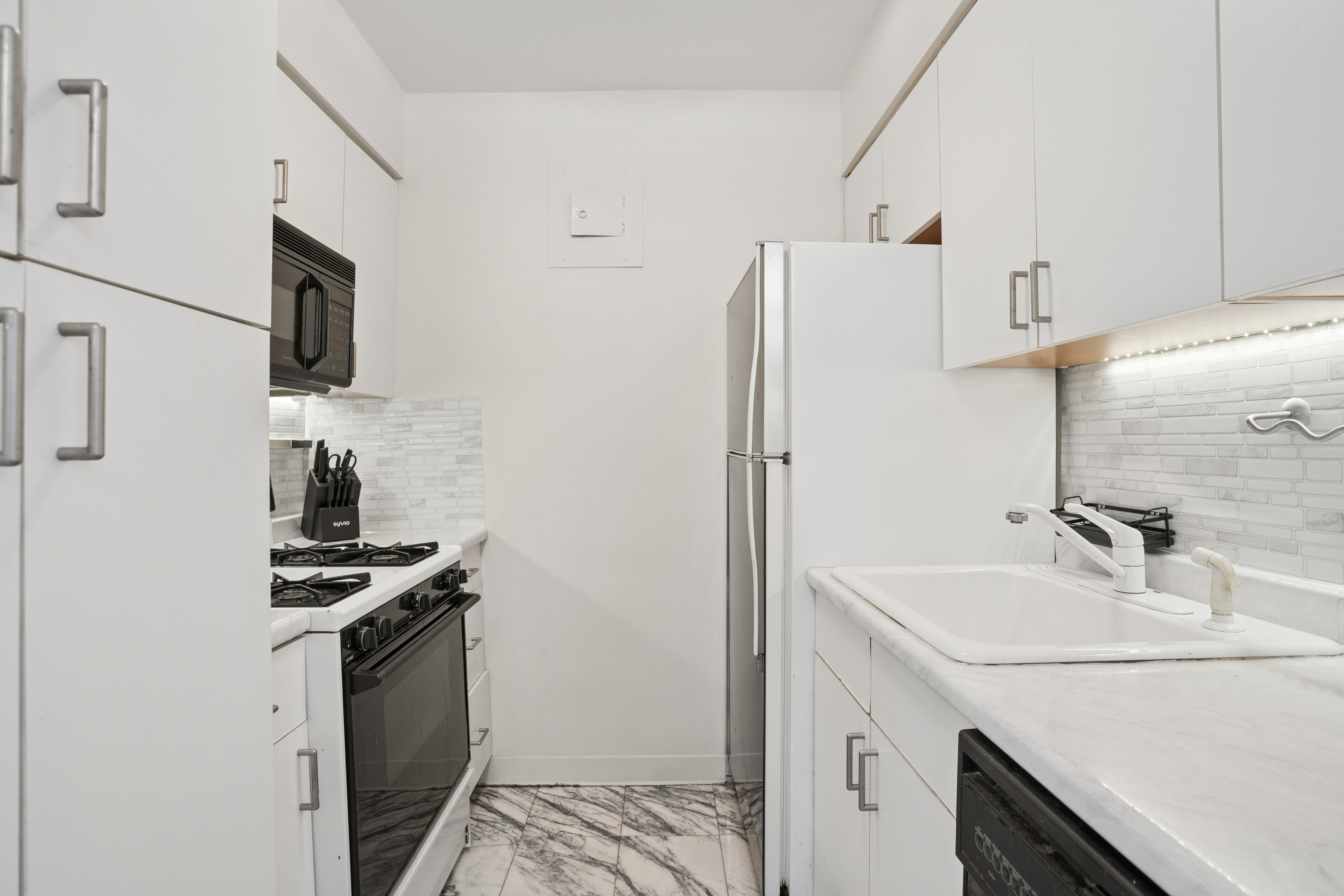 401 East 65th Street, Unit 9C Manhattan, NY 10065 - Photo 5 of 10