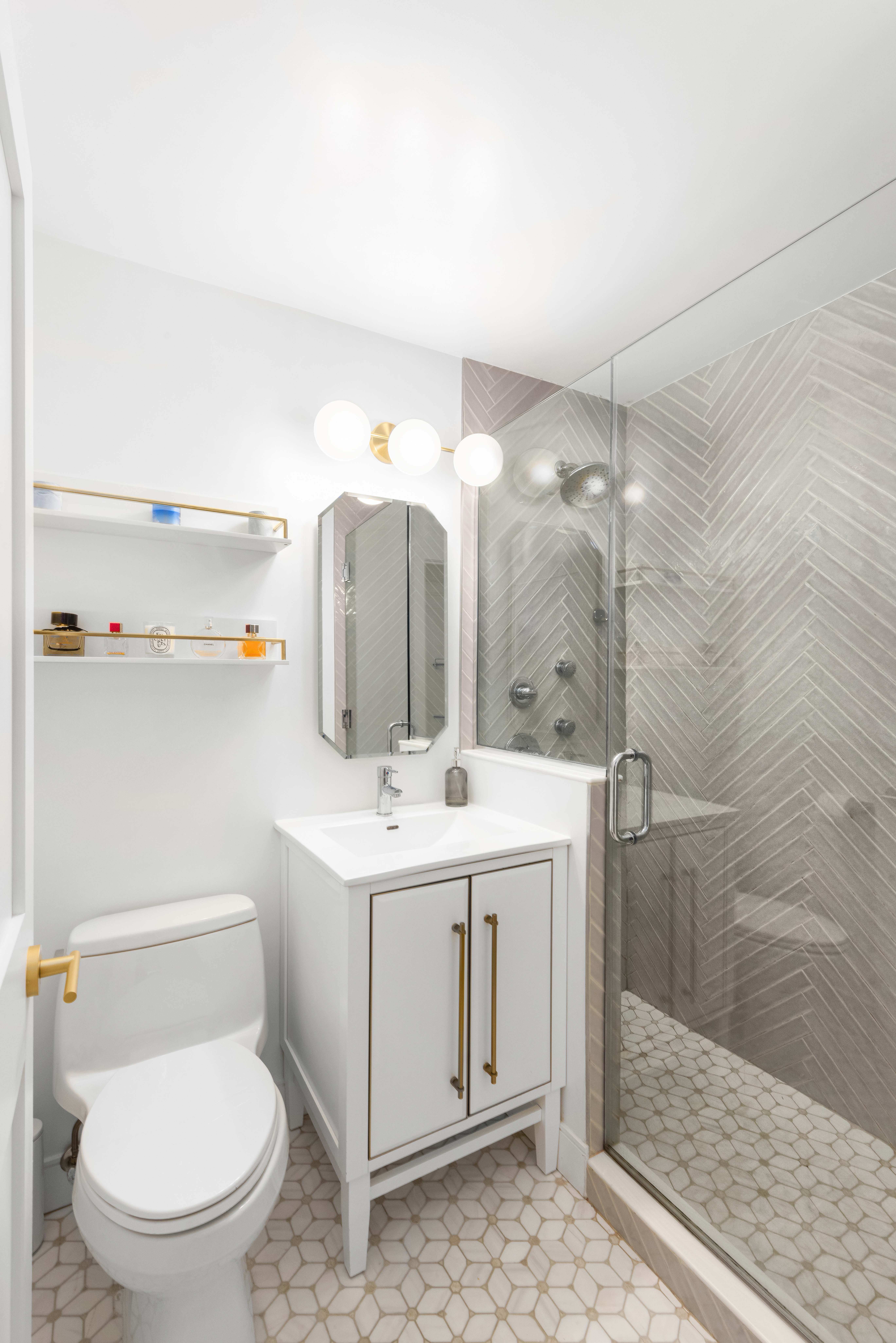 353 East 72nd Street, Unit 17B Manhattan, NY 10021 - Photo 5 of 6
