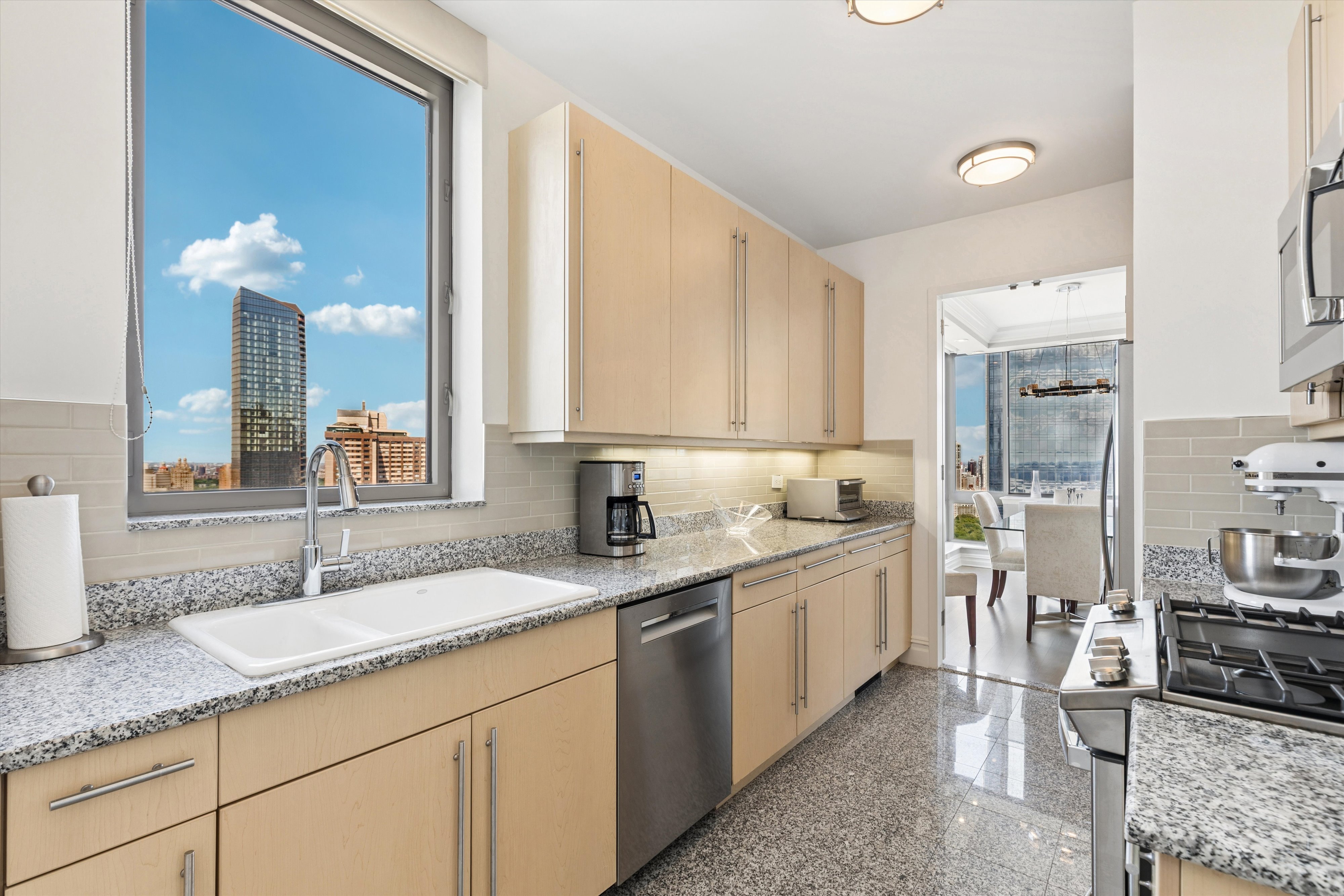 2 Columbus Avenue, Unit 39B Manhattan, NY 10023 - Photo 4 of 14 Gallery Image 4