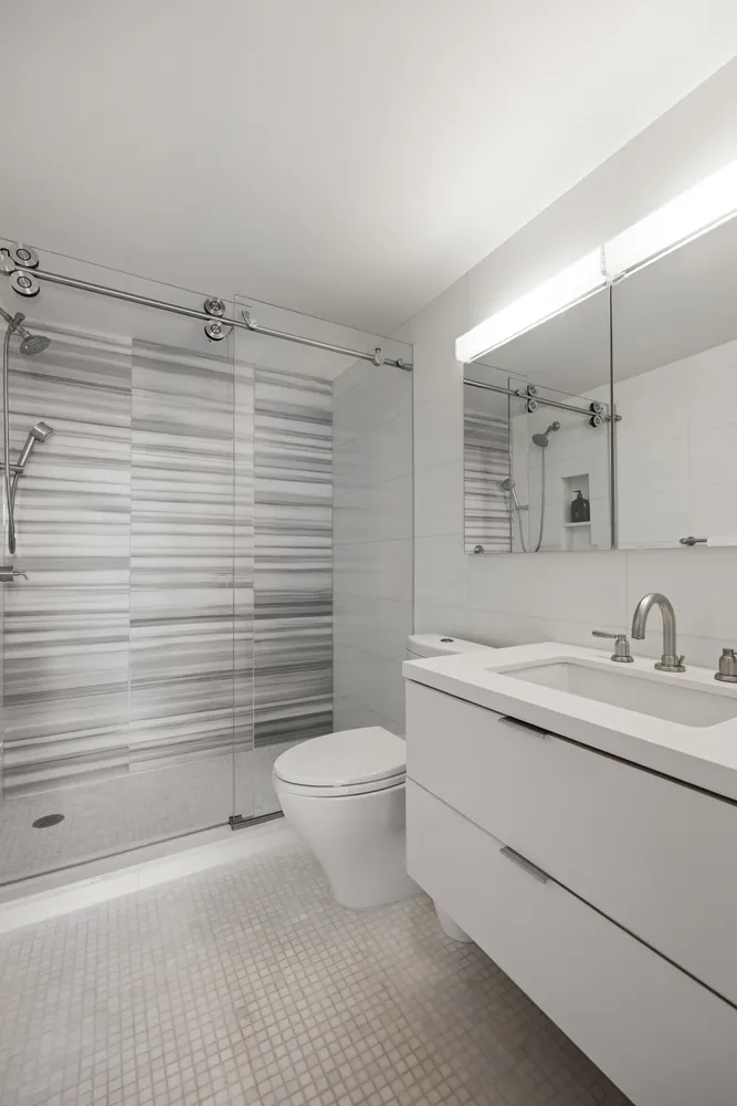 $1,550,000 | 860 United Nations Plaza, Unit 16G | Midtown East