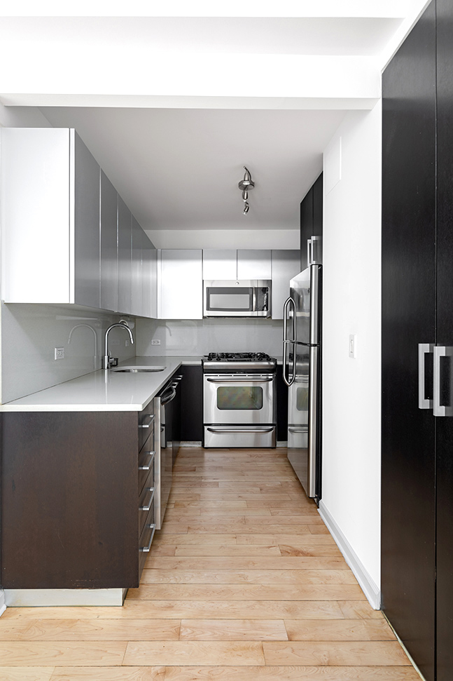 13-11 Jackson Avenue, Unit 9B Queens, NY 11101 - Photo 4 of 11