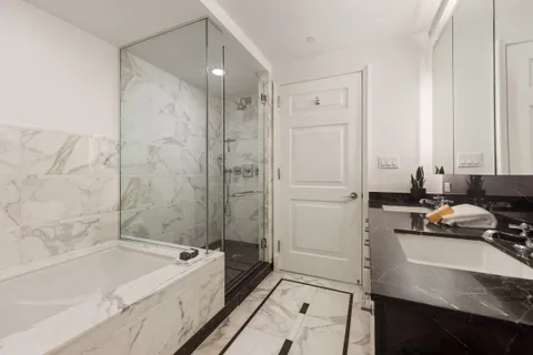 $2,100,000 | 205 East 85th Street, Unit 15J | Upper East Side