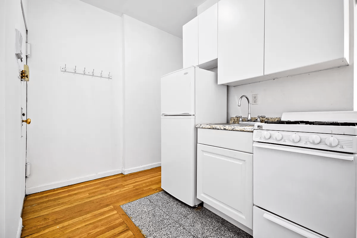 416 East 71st Street, Unit 28 Manhattan, NY 10021 - Photo 4 of 6