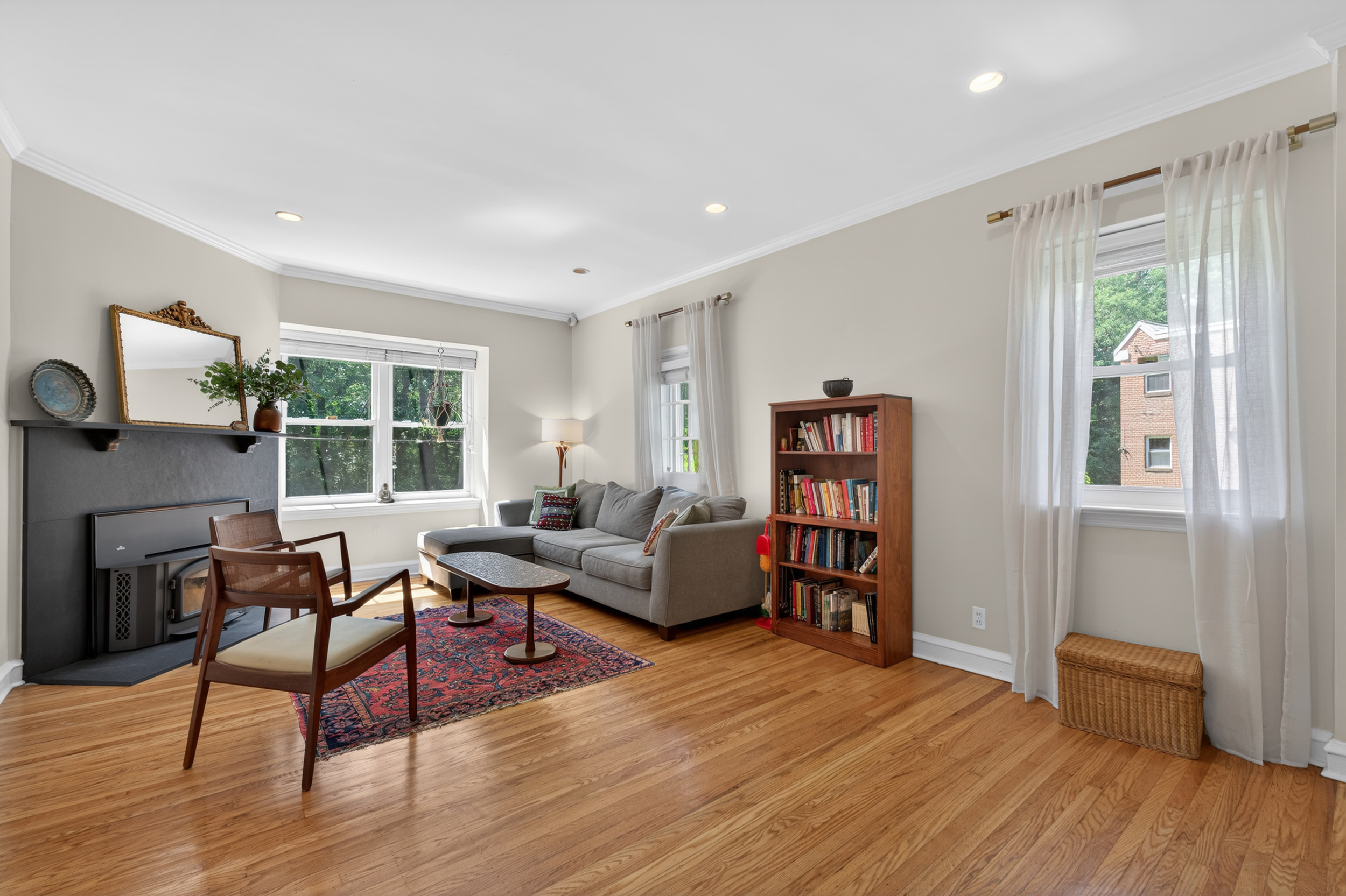 724 South Mt Pleasant Road Philadelphia, PA 19119 - Photo 3 of 18