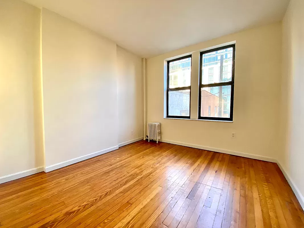 39-25 29th Street, Unit 2B Queens, NY 11101 - Photo 2 of 7