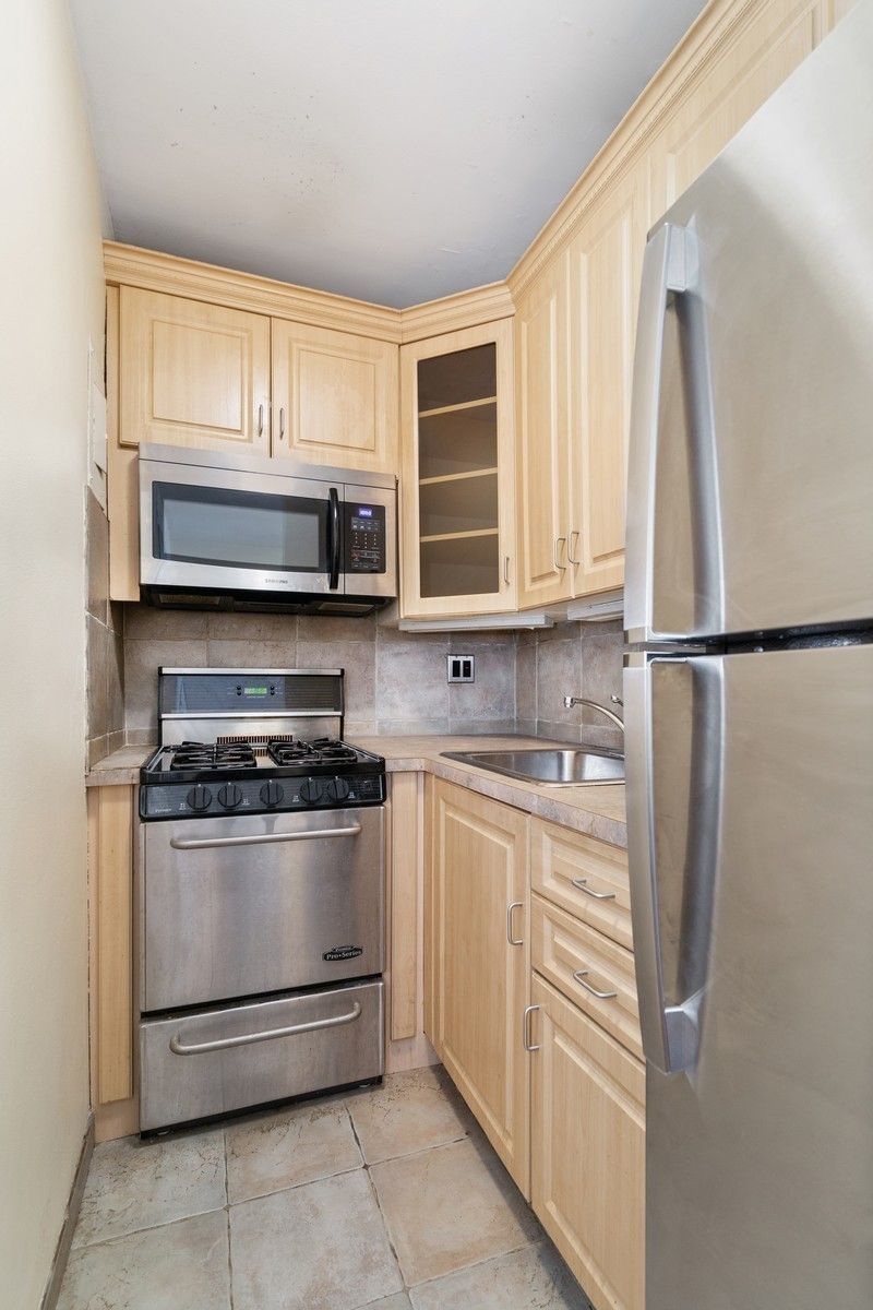 160 East 27th Street, Unit 3C Manhattan, NY 10016 - Photo 3 of 7