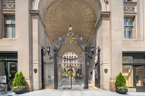 $8,500,000 | 390 West End Avenue, Unit 11C | Upper West Side