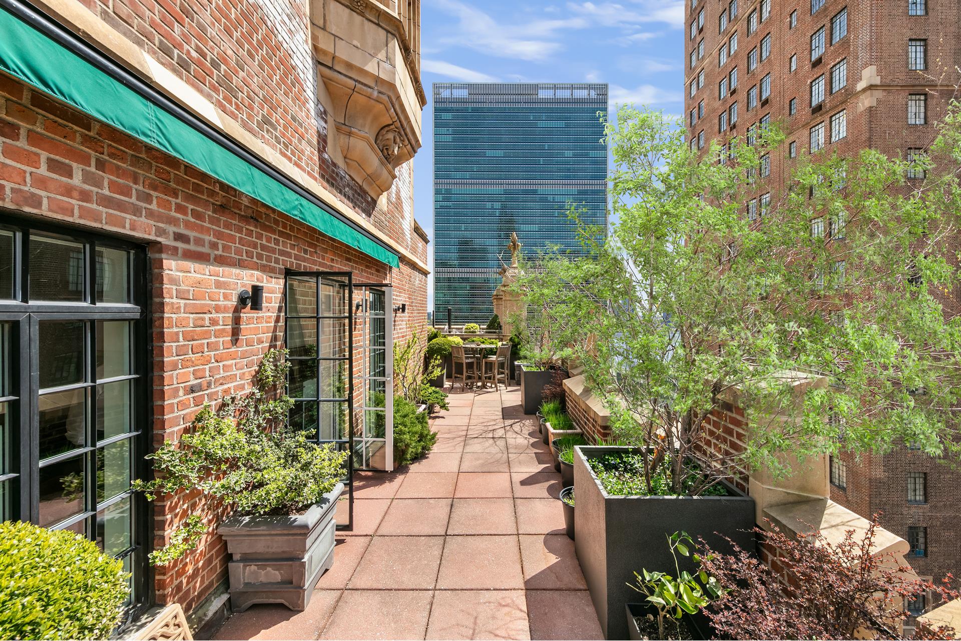 333 East 43rd Street, Unit PH14 Manhattan, NY 10017 - Photo 2 of 15
