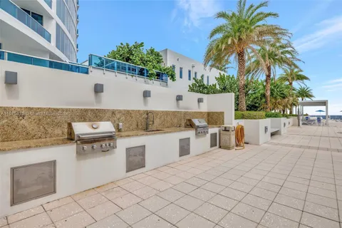 $1,100,000 | 2751 South Ocean Drive, Unit 404N, Hollywood, FL 33019