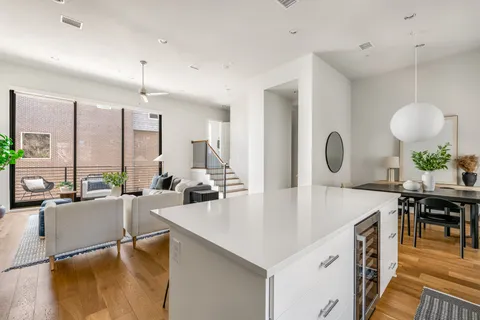 $649,000 | 381 East Greenbriar Lane, Unit 401, Dallas, TX 75208