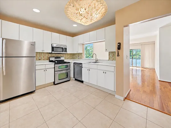 $490,000 | 618 Louisiana Avenue, Unit 2 | Starrett City