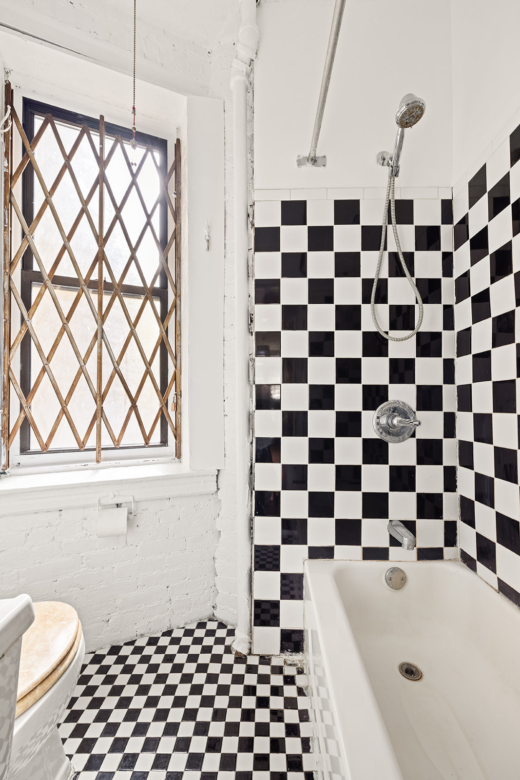 241 East 7th Street, Unit 1B Manhattan, NY 10009 - Photo 4 of 6