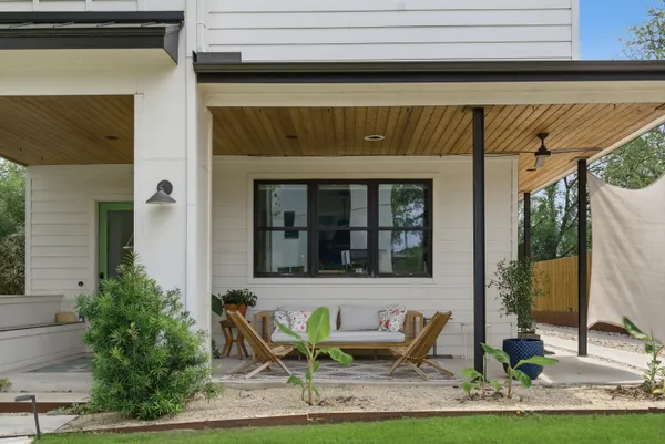 a view of outdoor space yard and porch