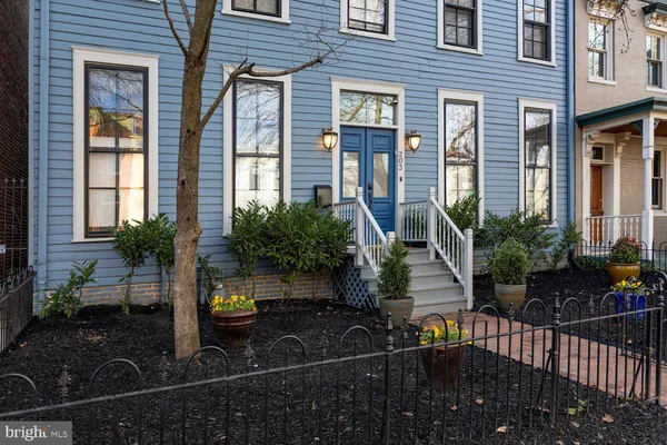 $1,700,000 | 203 9th Street Southeast, Washington, DC 20003
