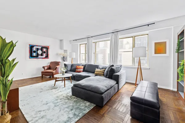 $650,000 | 12 Beekman Place, Unit 9D | Midtown East