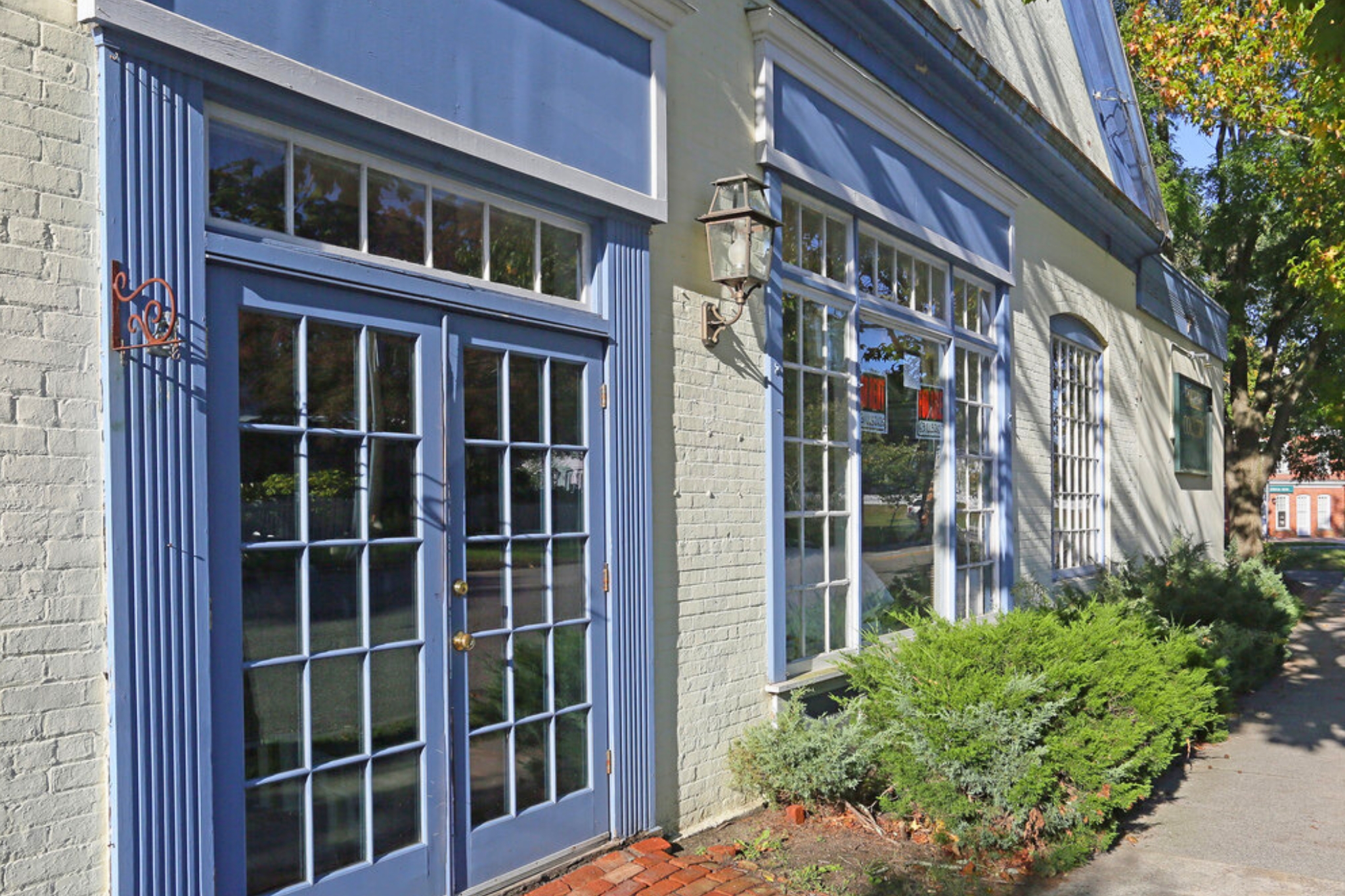 53 North Sea Road Southampton, NY 11968 - Photo 5 of 15 a view of an apartment building