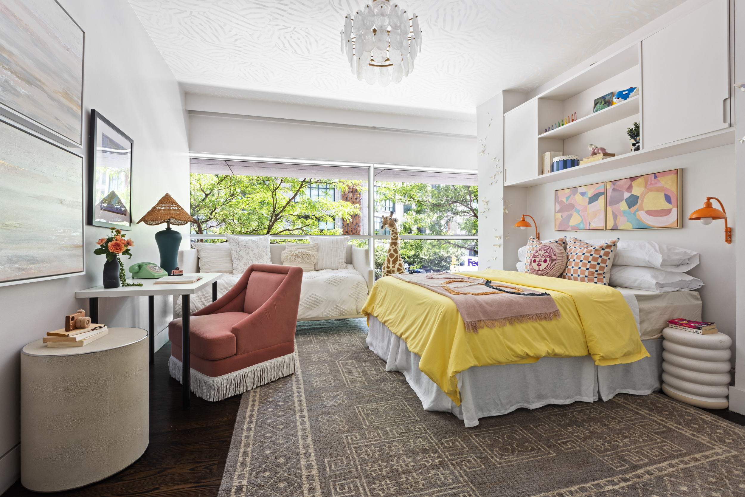 471 Washington Street, Unit 1B Manhattan, NY 10013 - Photo 14 of 17 a bedroom with a bed and a window