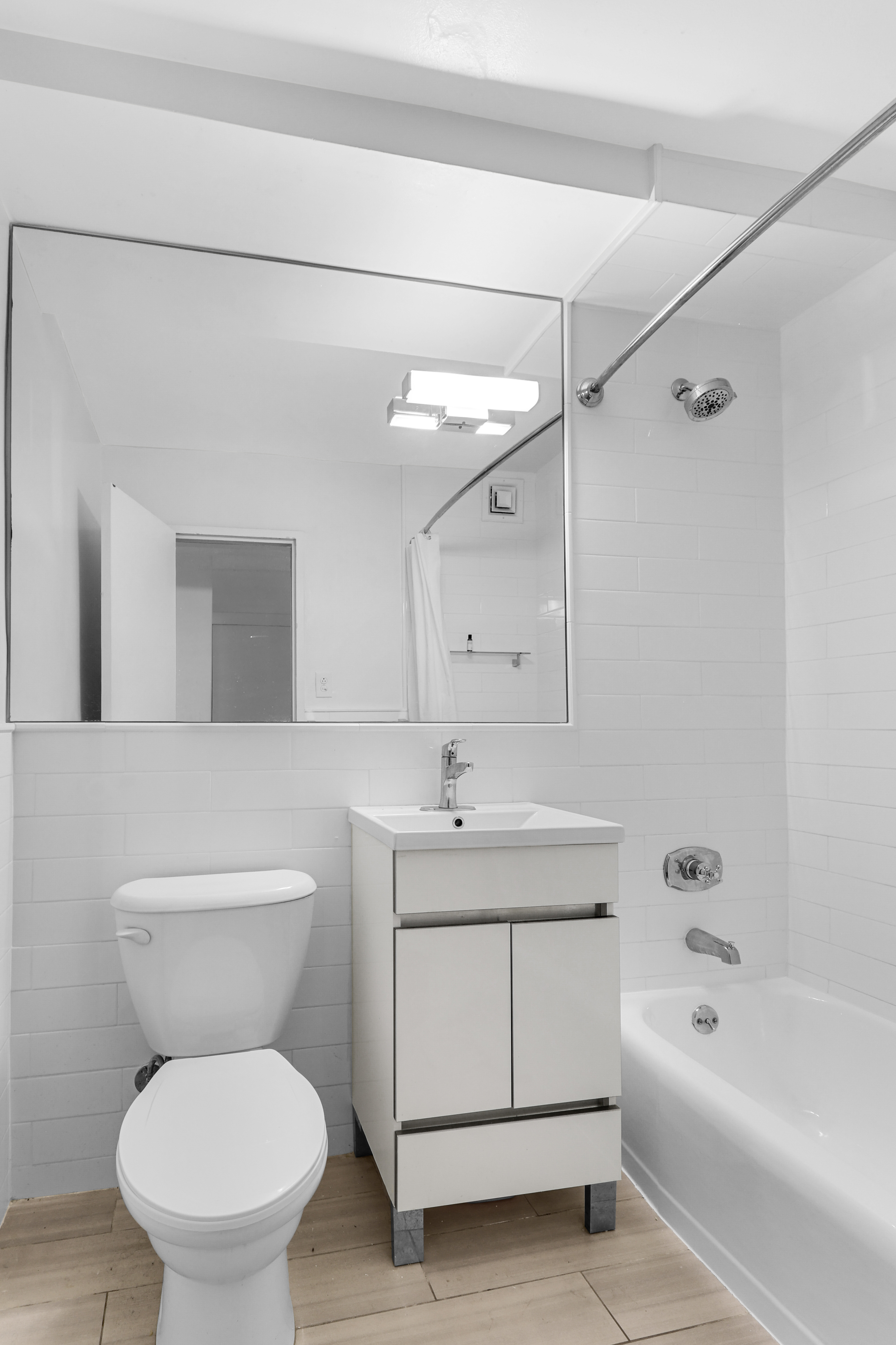 241 East 76th Street, Unit 6B Manhattan, NY 10021 - Photo 6 of 10