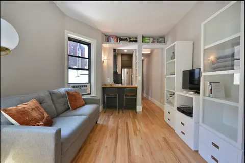 $525,000 | 120 East 83rd Street, Unit 5C | Upper East Side