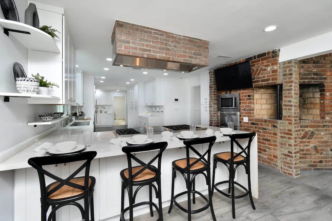 $2,599,000 | 4053 Harclare Lane, Encino, CA 91436