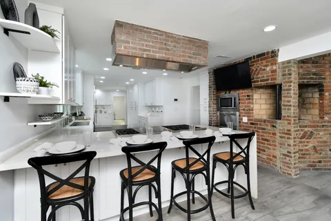 $2,599,000 | 4053 Harclare Lane, Encino, CA 91436