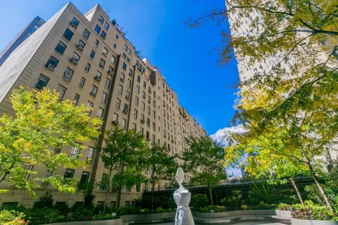 $675,000 | 340 West 57th Street, Unit 8E | Hell's Kitchen