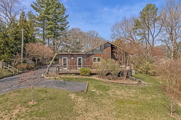 $2,000,000 | 4715 38th Street North, Arlington, VA 22207