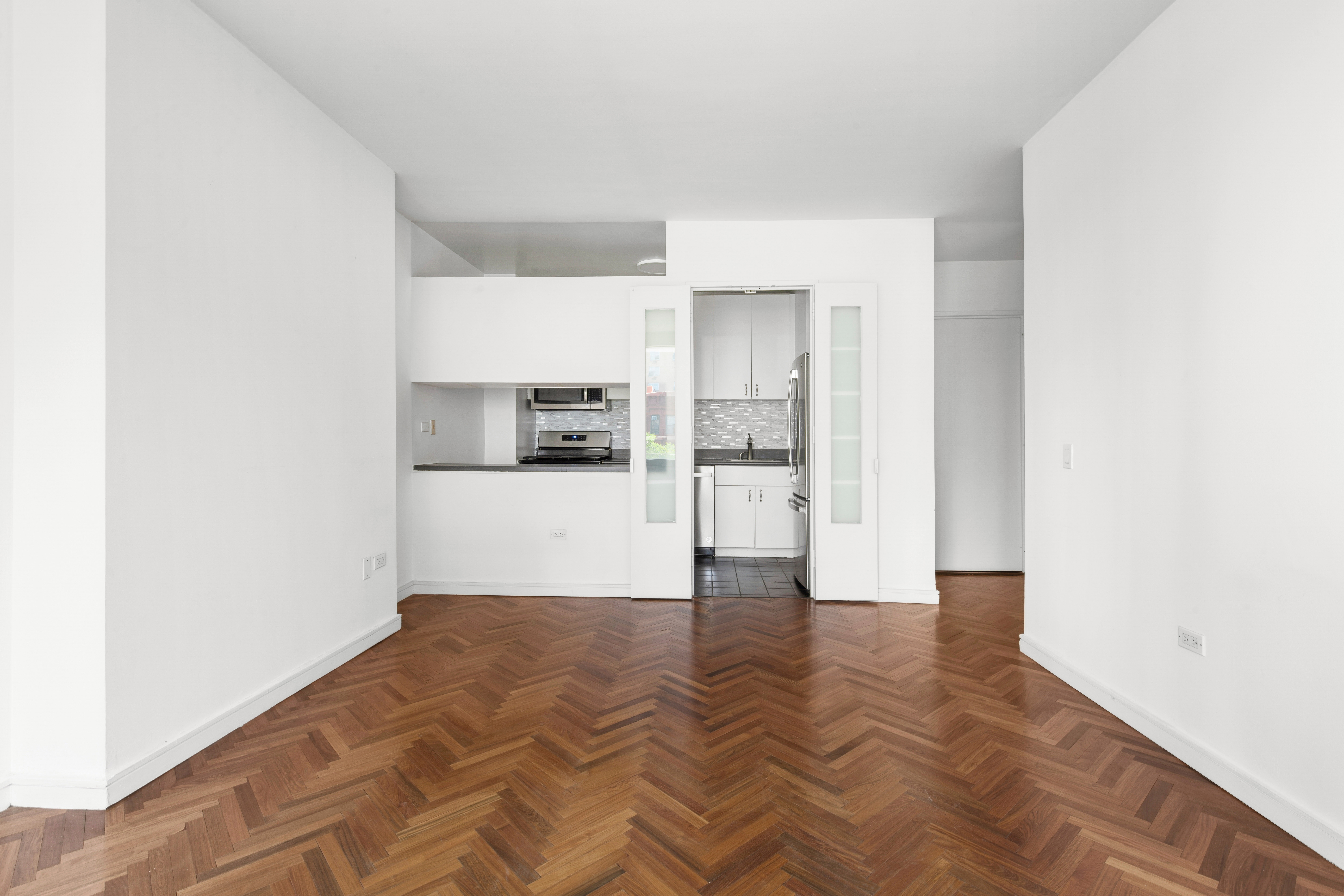 360 East 88th Street, Unit 4B Manhattan, NY 10128 - Photo 2 of 11