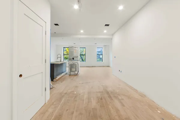 $2,399,000 | 913 Lafayette Avenue | Bedford-Stuyvesant