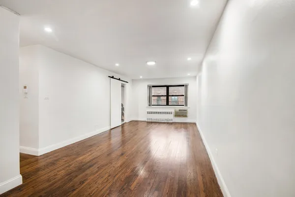 $575,000 | 57-10 Junction Boulevard, Unit 6J | Elmhurst