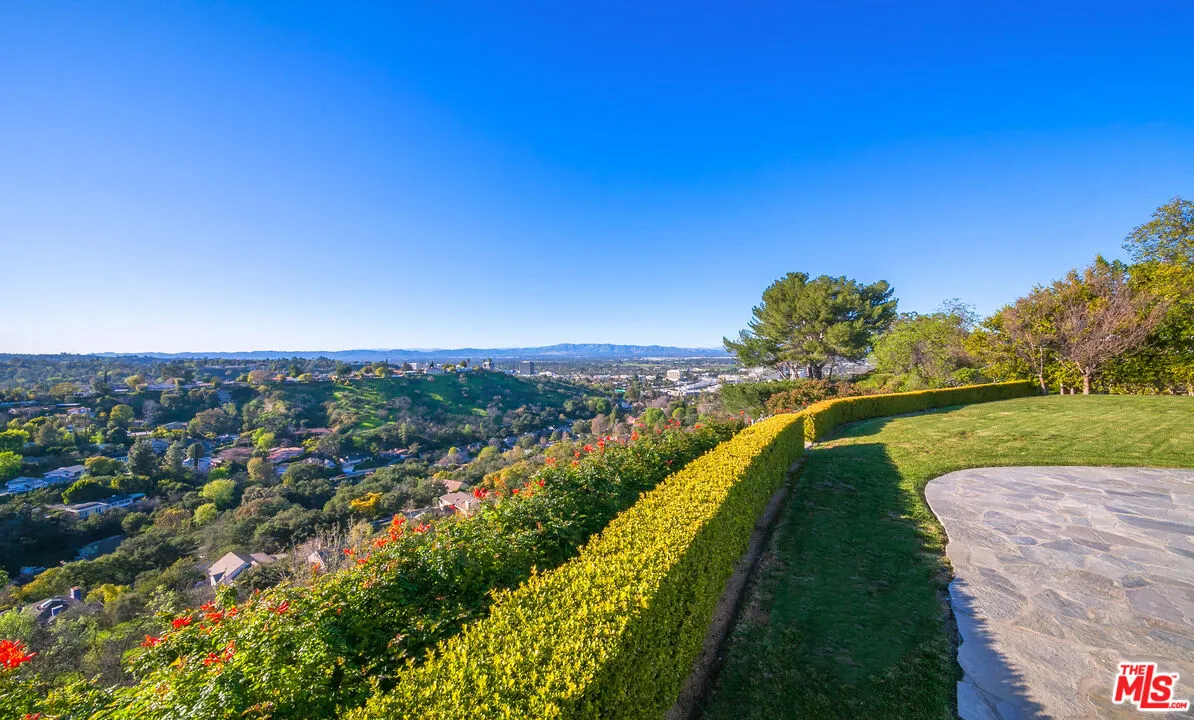 $2,590,000 | 3921 Cody Road, Sherman Oaks, CA 91403