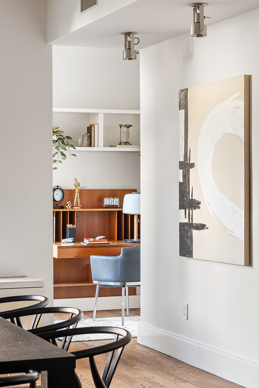 41 Warren Street, Unit 6 Manhattan, NY 10007 - Photo 8 of 23 a room with a table and chairs