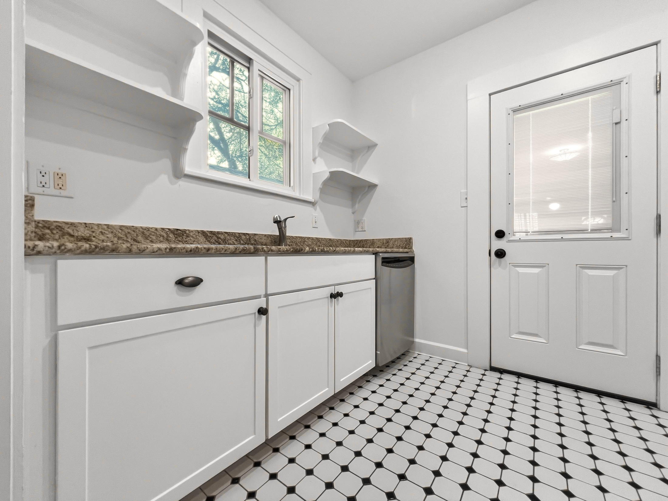 3307 Helms Street Austin, TX 78705 - Photo 12 of 24 Gallery Image 12