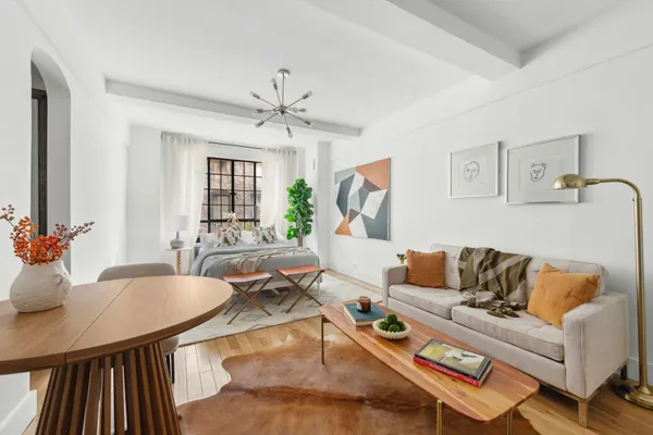 $399,000 | 140 East 40th Street, Unit 7J | Murray Hill