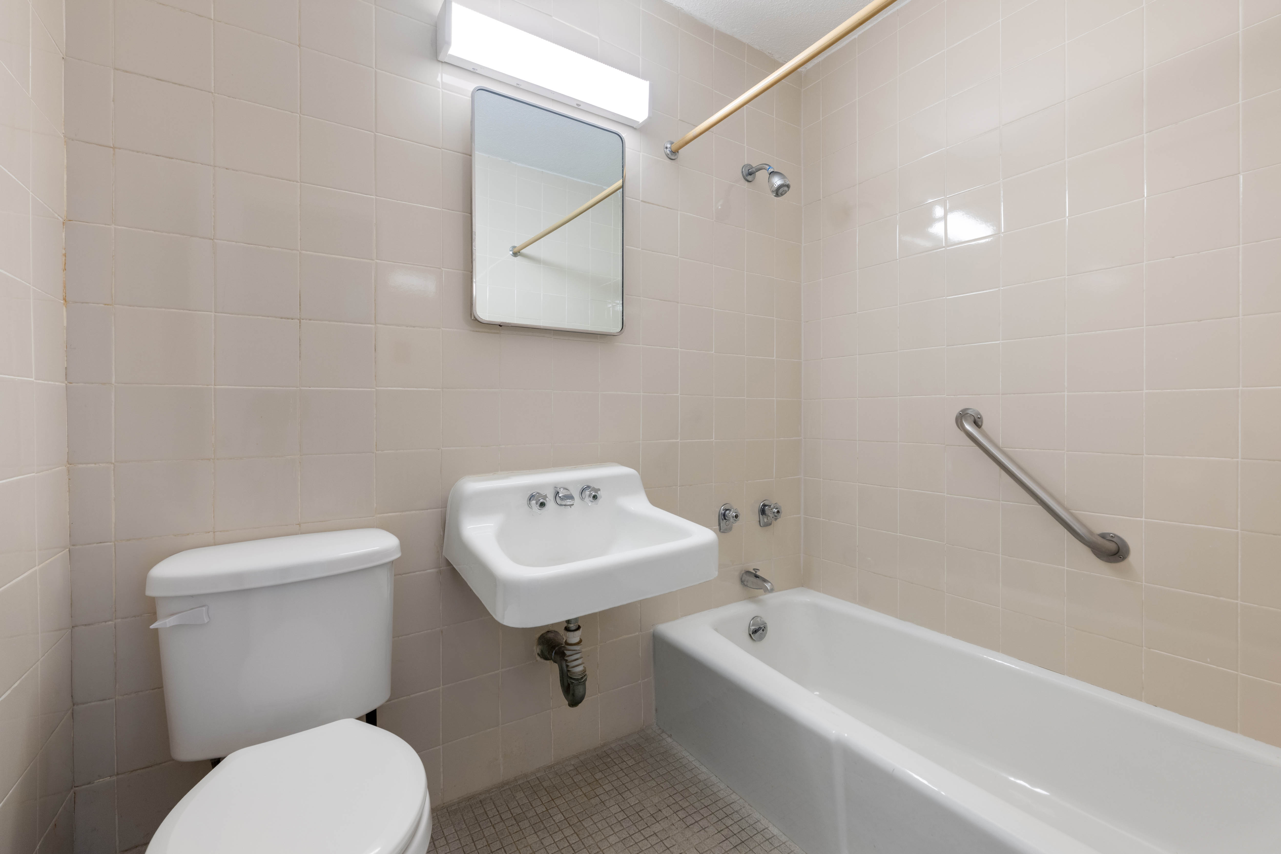 2550 Olinville Avenue, Unit 7E Bronx, NY 10467 - Photo 4 of 10 Gallery Image 4