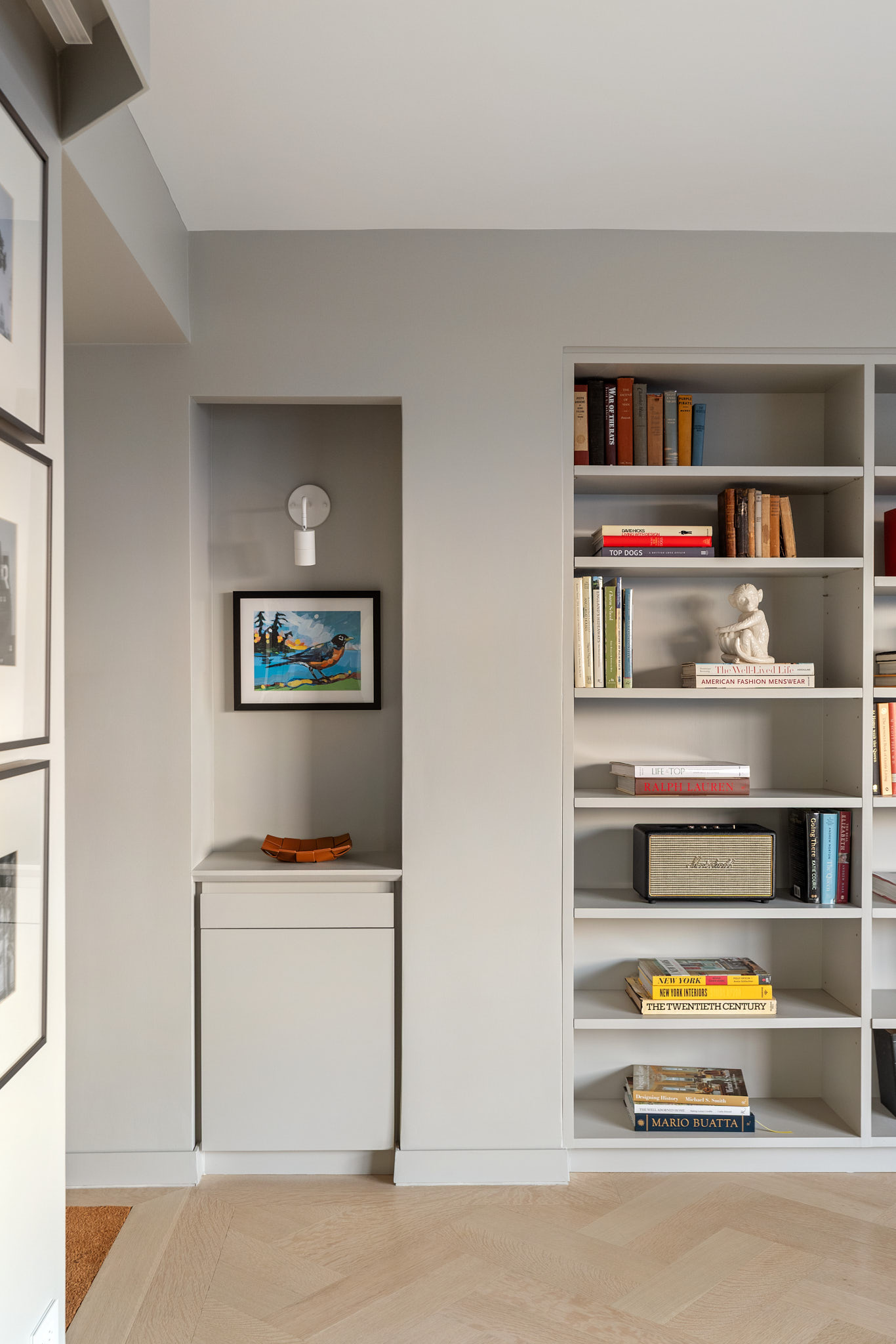 31 Jane Street, Unit 16A Manhattan, NY 10014 - Photo 3 of 17 a view of hallway with a book shelf