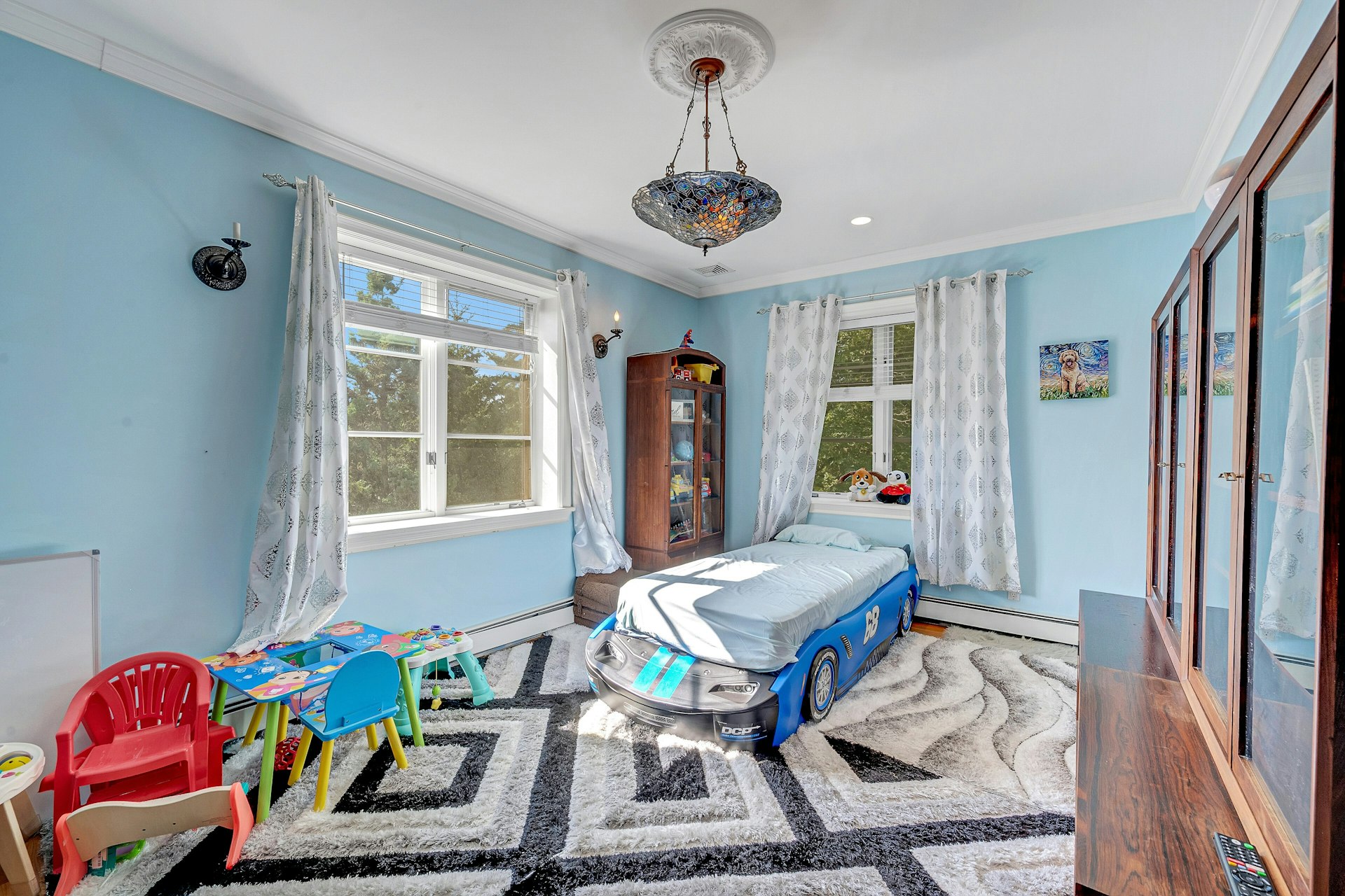 5440 Independence Avenue Bronx, NY 10471 - Photo 24 of 36 a living room with furniture
