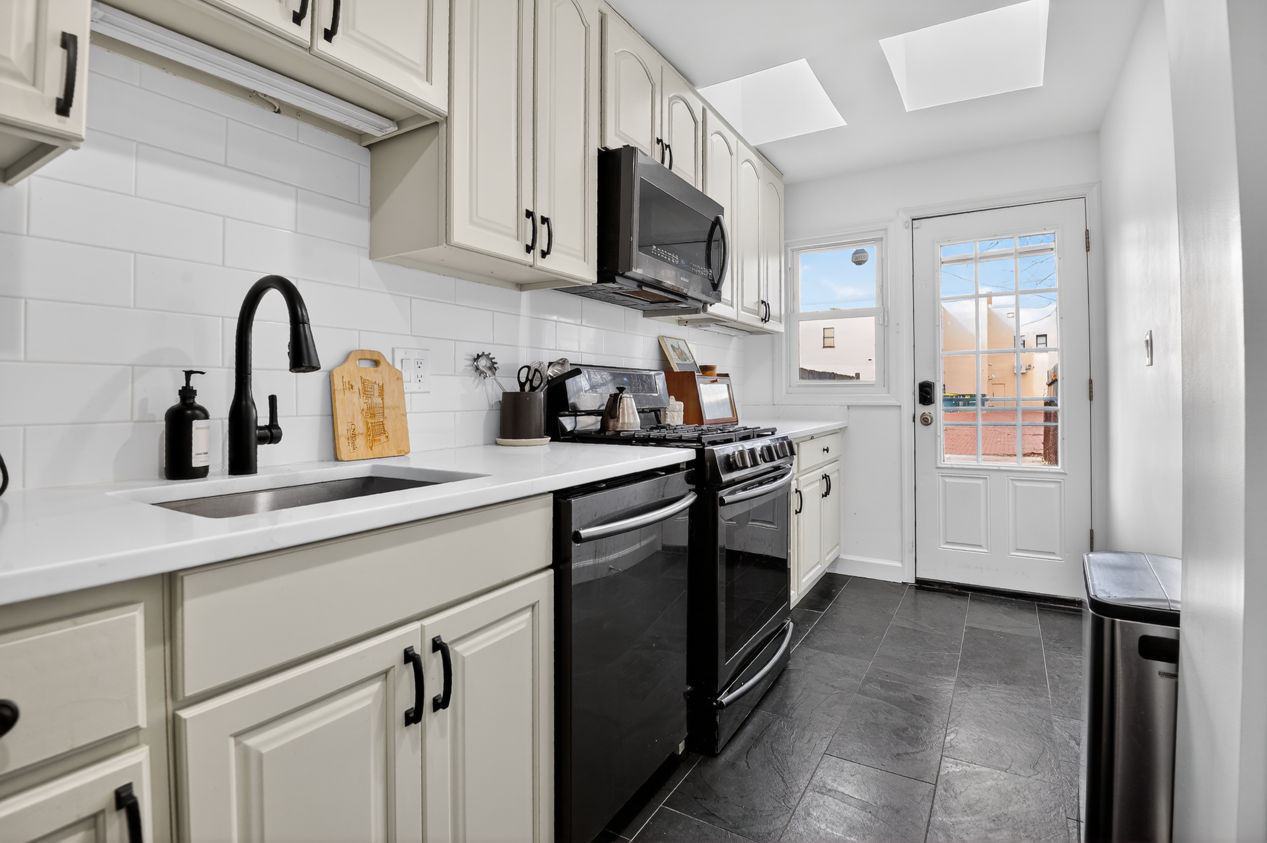 315 16th Street Southeast Washington, DC 20003 - Photo 9 of 21