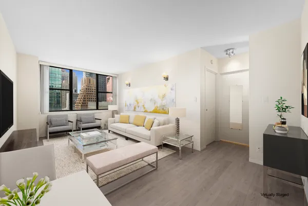 $4,200 | 301 East 45th Street, Unit 19D | Midtown East