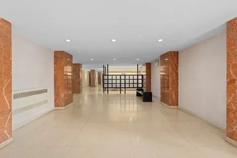 an empty room with windows and pillars in it