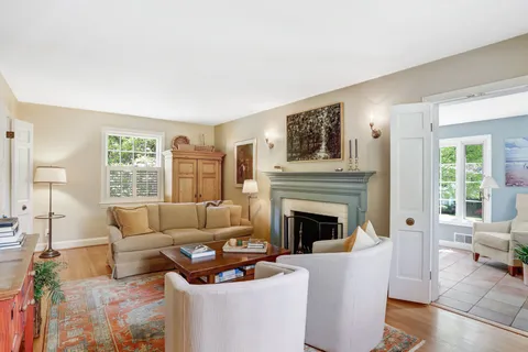 $1,225,000 | 3501 Bradley Lane, Chevy Chase, MD 20815