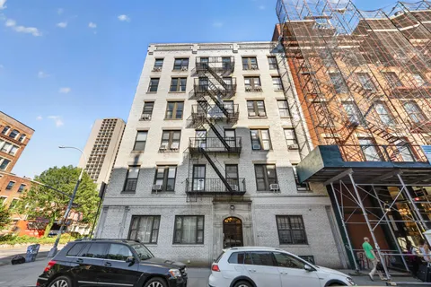 $7,600 | 152 Thompson Street, Unit 4A | SoHo