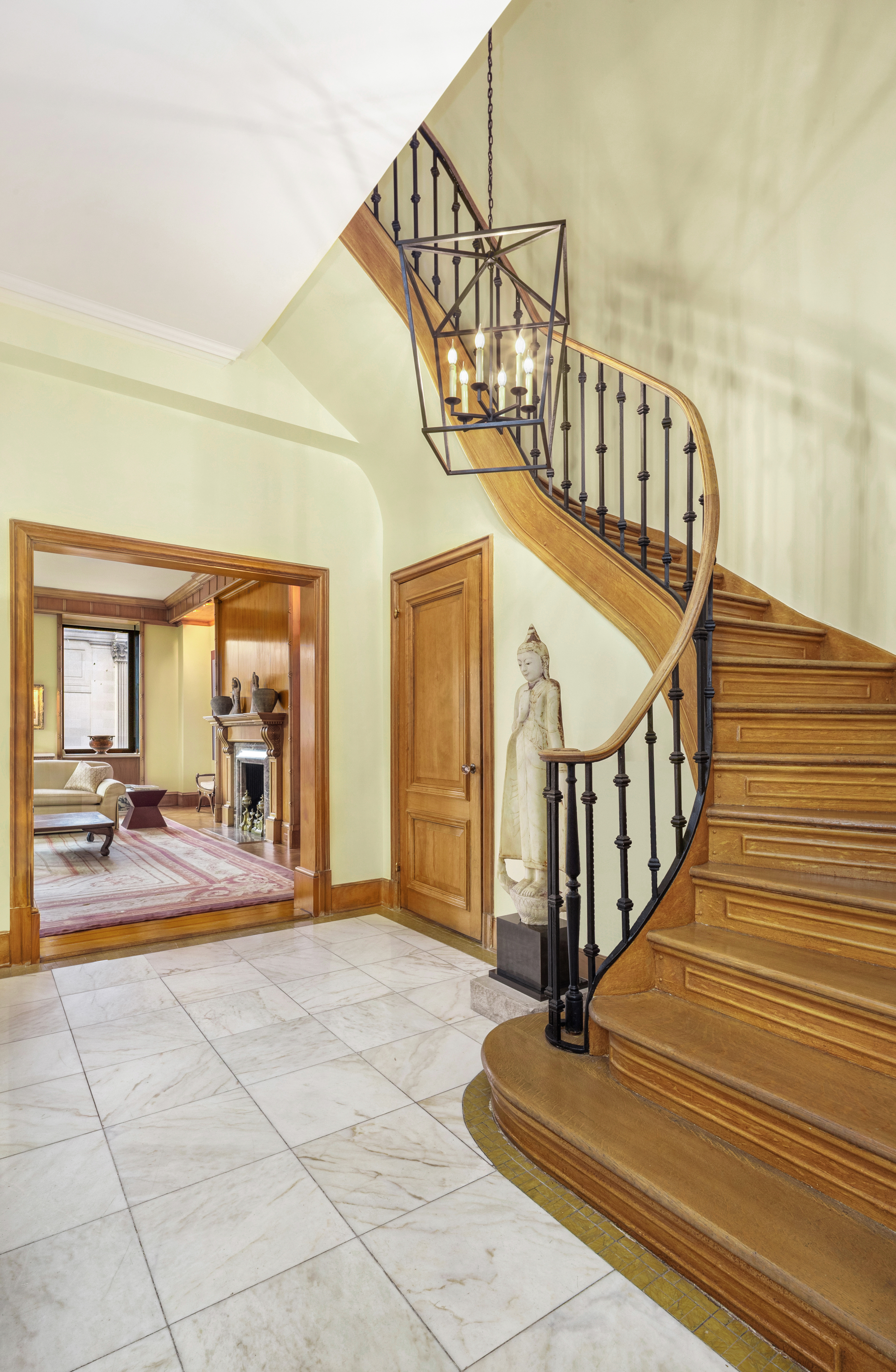 990 5th Avenue, Unit 4/5 Manhattan, NY 10075 - Photo 11 of 18 a view of entryway livingroom and hall