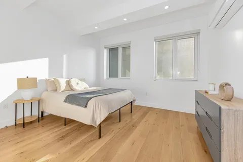 $860,000 | 24-16 Queens Plaza South, Unit 4J | Long Island City