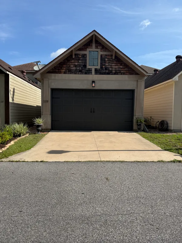 $215,000 | 119 Villa Park Lane, Lafayette, LA 70508